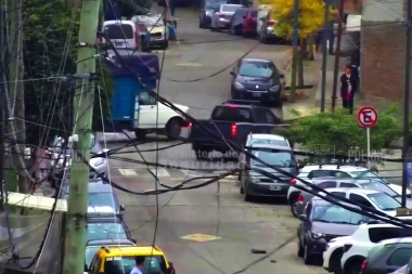 Inseguridad en CABA: robaron camioneta llena de mercadería y cayeron a bordo de los autos de apoyo