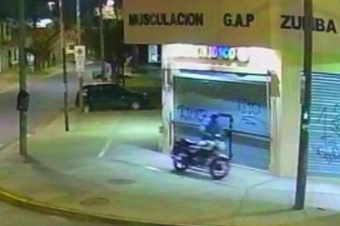 Los robos no paran en Moreno: violentó el portón y se llevó una moto a la rastra