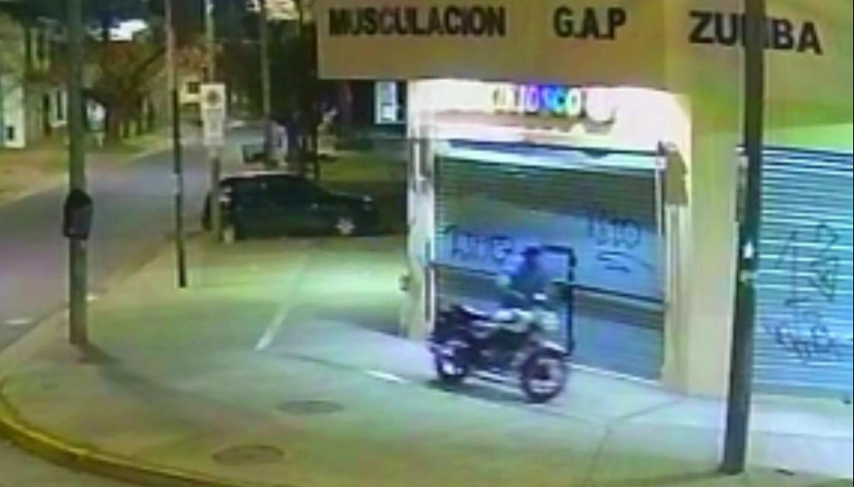 Los robos no paran en Moreno: violentó el portón y se llevó una moto a la rastra