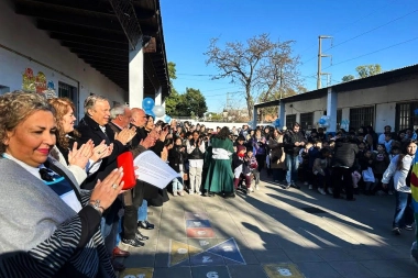 Cascallares encabezó el acto de celebración del 50º aniversario de la Escuela Nº63 de Claypole