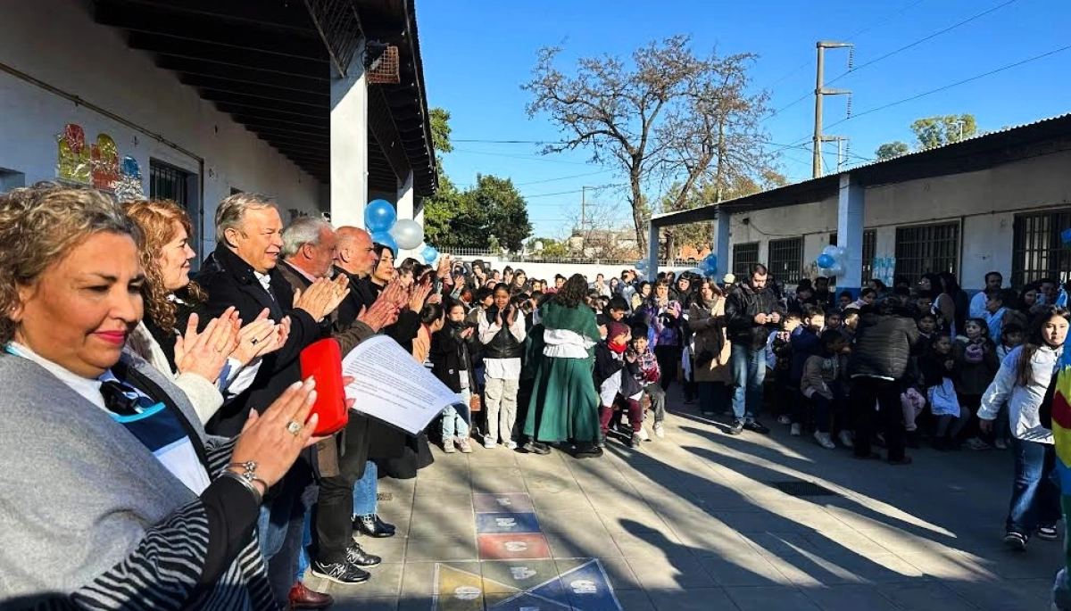 Cascallares encabezó el acto de celebración del 50º aniversario de la Escuela Nº63 de Claypole