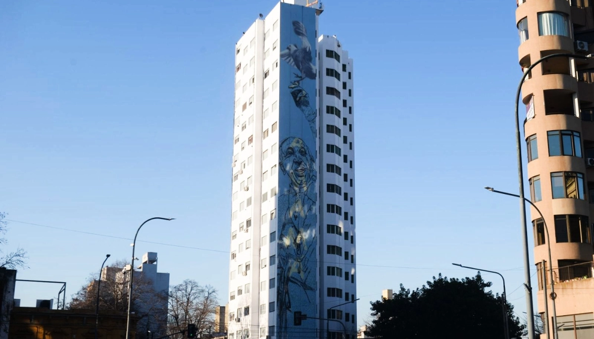 Arte urbano y espiritualidad: La Plata avanza el mural más grande del mundo dedicado al Papa Francisco
