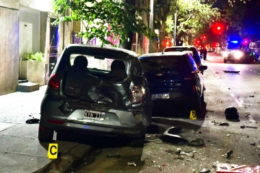 Detuvieron a un sujeto que robó una camioneta, mató a un motociclista y dejó un tendal de autos chocados