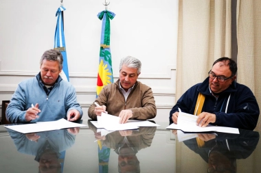 Javier Martínez firmó un convenio para potenciar la ingeniería agropecuaria y forestal de Pergamino