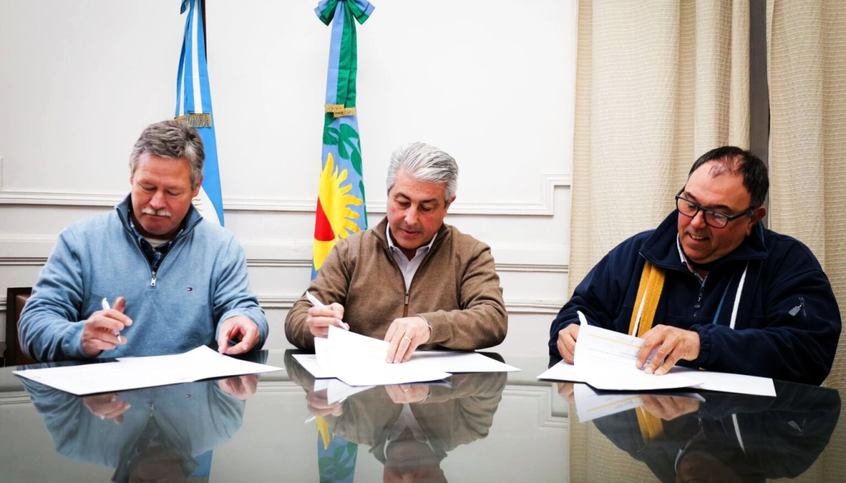 Javier Martínez firmó un convenio para potenciar la ingeniería agropecuaria y forestal de Pergamino