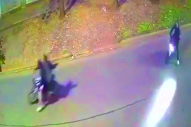 Motoquero fue perseguido por motochorros que cayeron al pavimento y le dispararon por la espalda
