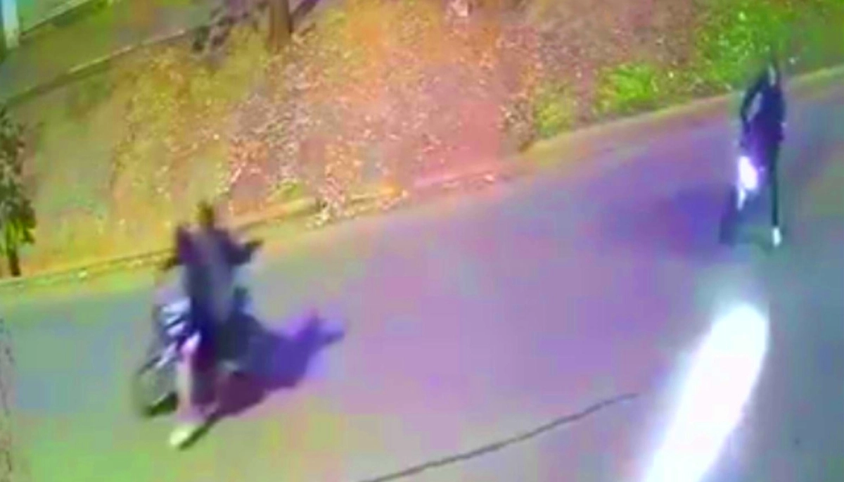 Motoquero fue perseguido por motochorros que cayeron al pavimento y le dispararon por la espalda