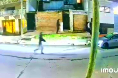 En Lanús, violenta banda asaltó a una familia cuando llevaba al hijo a un cumpleaños