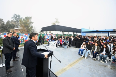 Previo al cierre de alianzas, Kicillof inauguró una escuela en Pilar y destacó que “las obras no caen del cielo”
