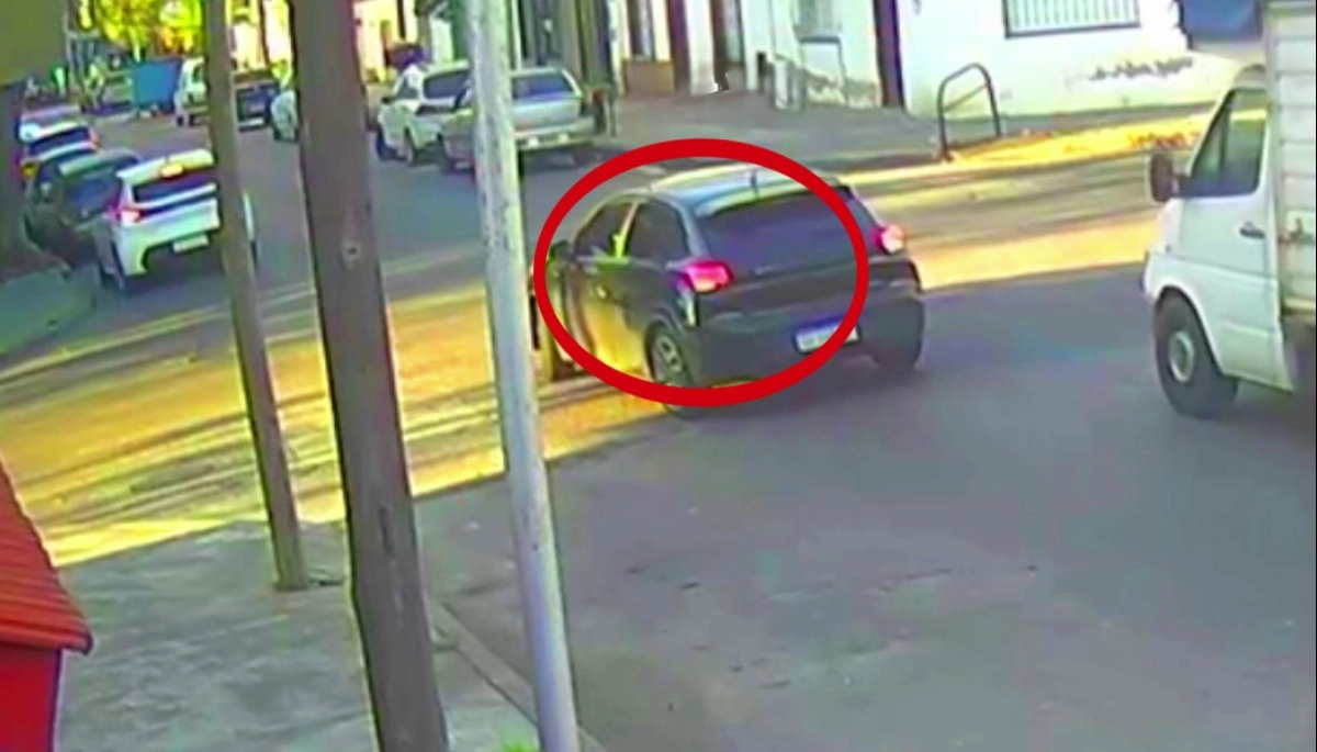 Otro 208 robado en Lanús: la siguieron en un auto similar y la emboscaron a tres cuadras de la comisaría