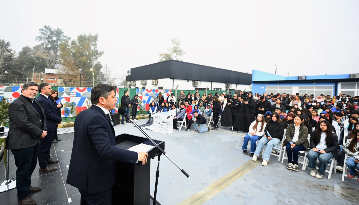 Previo al cierre de alianzas, Kicillof inauguró una escuela en Pilar y destacó que “las obras no caen del cielo”