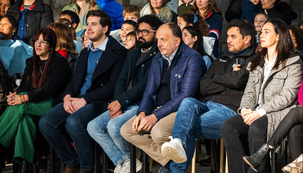 Junto a distintas escuelas, Tres Arroyos celebró el Acto por el día de la Independencia argentina