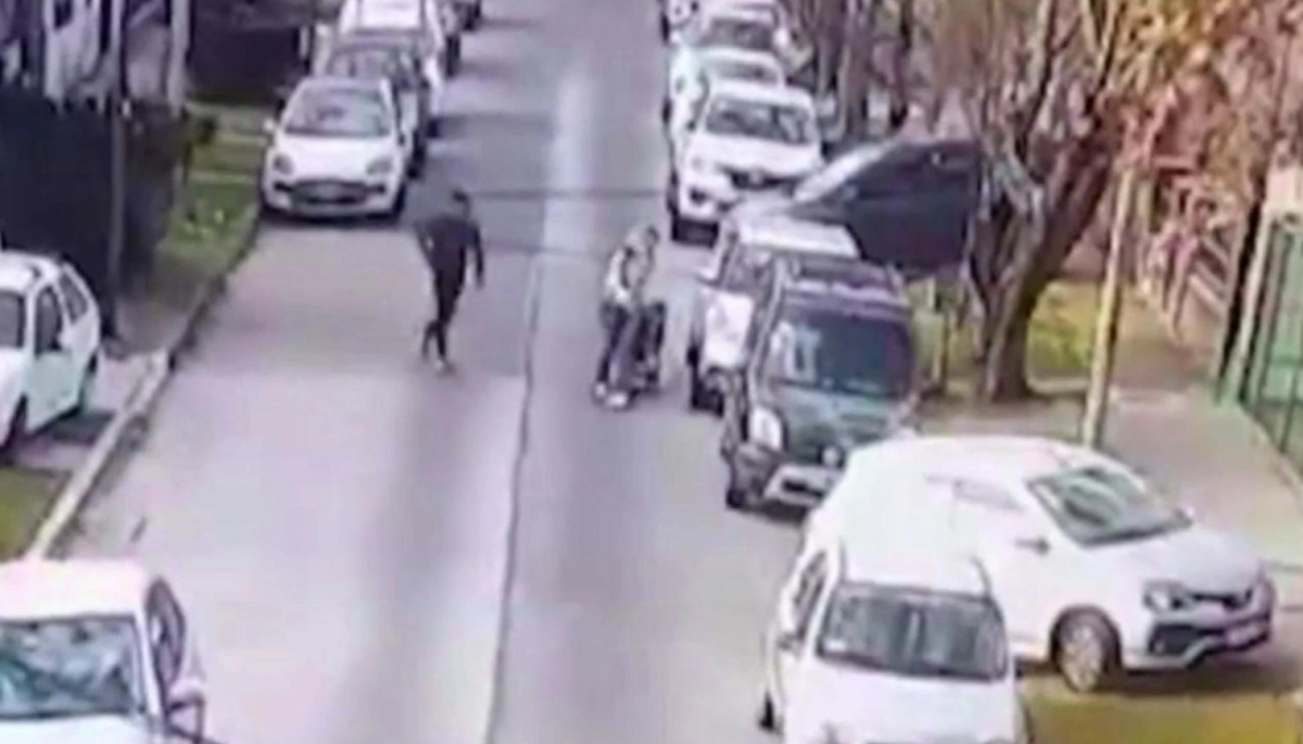 Se resistió a que le roben la camioneta y se la llevaron de rehén