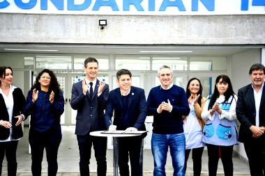 “Esto no lo hacen las fuerzas del cielo”: Kicillof inauguró un Polo Educativo en San Vicente y se lo dedicó a Milei