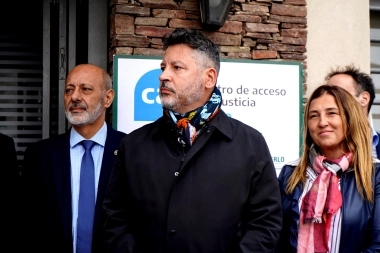 “Es una vergüenza”: bronca contra Menéndez por el abandono del hospital de Merlo