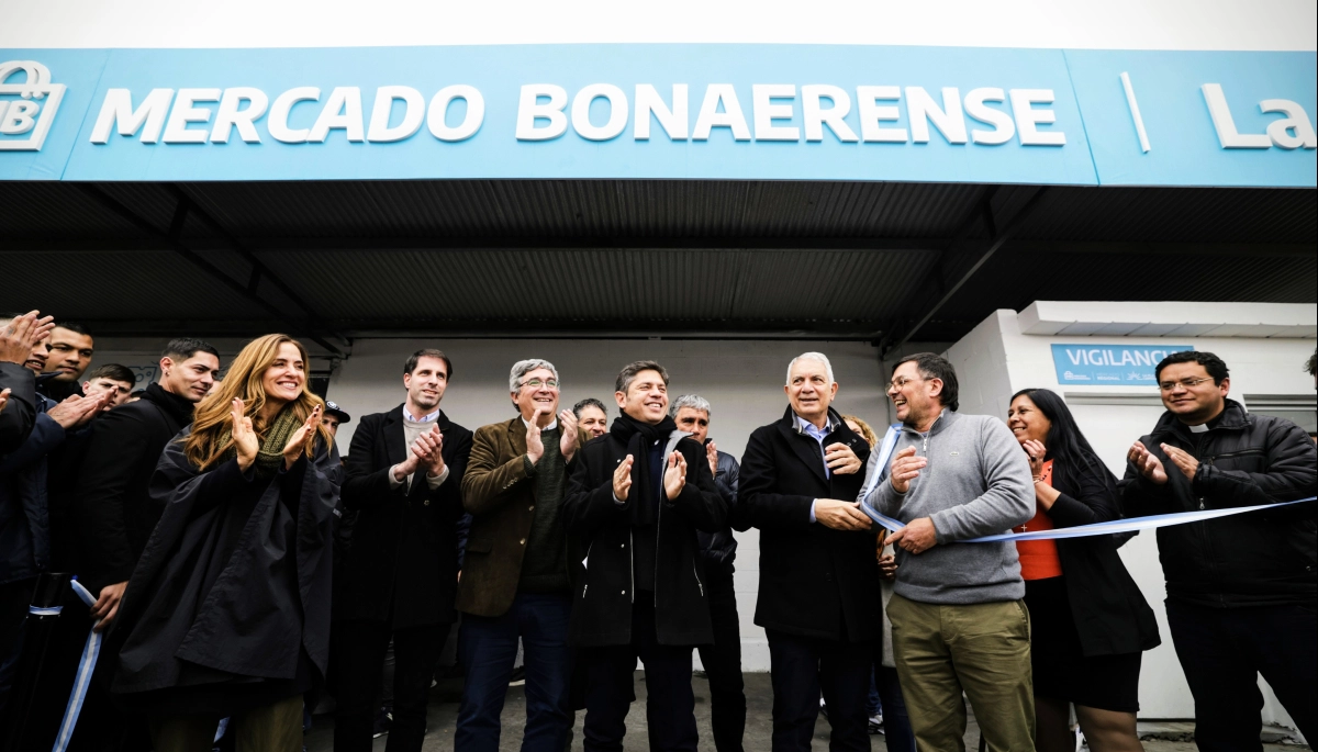 Kicillof y agenda variada en La Plata: inauguró un Mercado Bonaerense y recorrió obras en La República de los Niños