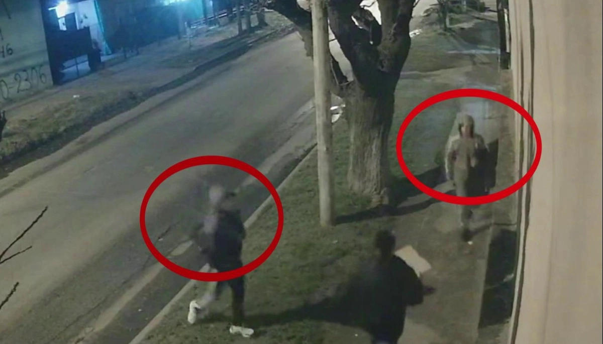 Tres asaltos en dos minutos en José C. Paz: robaron abrigos, un auto y también una pizza