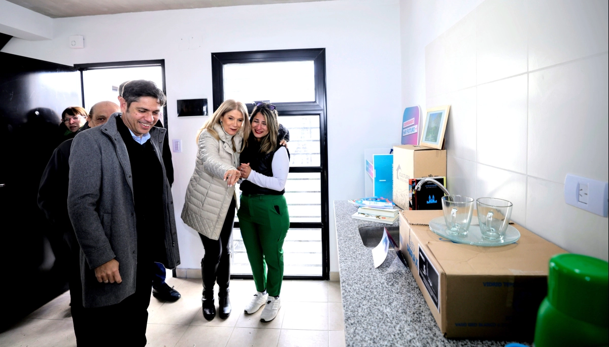 Kicillof y Magario avanzan en su camino por la Tercera: entregaron viviendas a familias de Berazategui