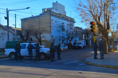 Sospechoso suicidio de un preso en Olavarría: guardia fue a buscar un cigarro y cuando regresó lo encontró ahorcado
