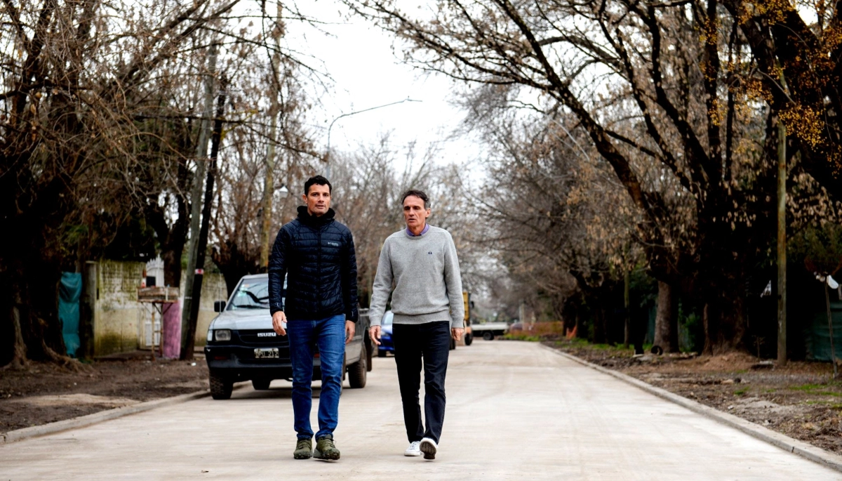 Katopodis se calzó el traje de candidato y visitó General Rodriguez para monitorear obras