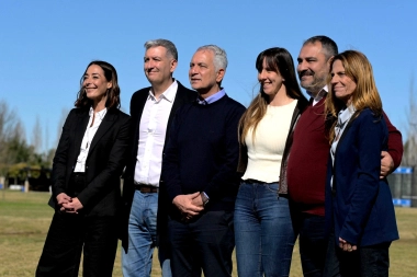 Alak encabezó el primer encuentro de candidatos de Fuerza Patria en La Plata