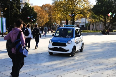 La Plata: “Tanito” le salvó la vida a un hombre que sufrió convulsiones en Plaza Italia