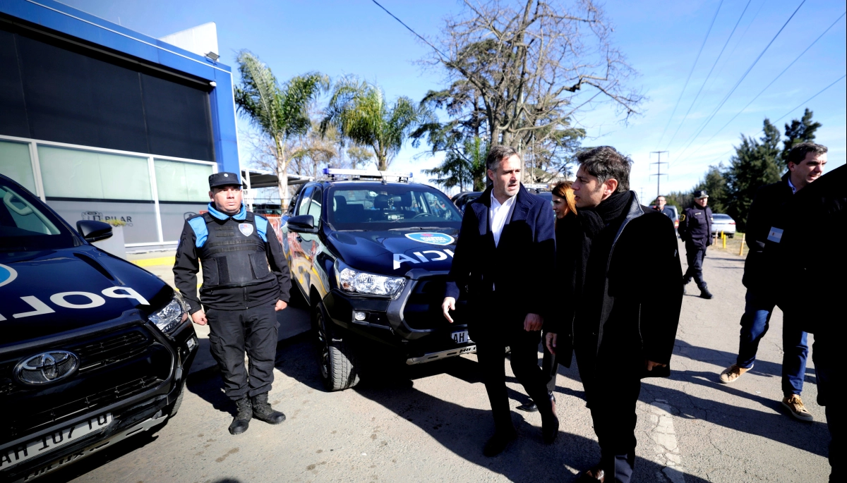 En Pilar, Kicillof y Achával inauguraron una nueva base barrial con nuevos patrulleros