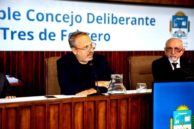 Denuncian que Valenzuela usó millones del municipio de Tres de Febrero para tapar sus escándalos