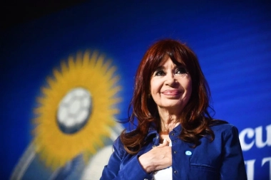 Cristina reapareció y apuntó contra Milei por la suba del dólar: “¿En serio que todo marcha de acuerdo al plan?”