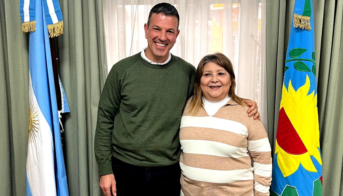 Roque Pérez: el intendente Sciaini despidió con emoción a Blanca Borthiri tras más de 37 años de servicio