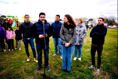 Junto a vecinos y funcionarios, Egüen inauguró la Plaza Islas Malvinas en 25 de Mayo