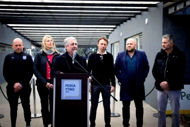 Martínez encabezó el acto de presentación de la nueva pista de atletismo de Pergamino