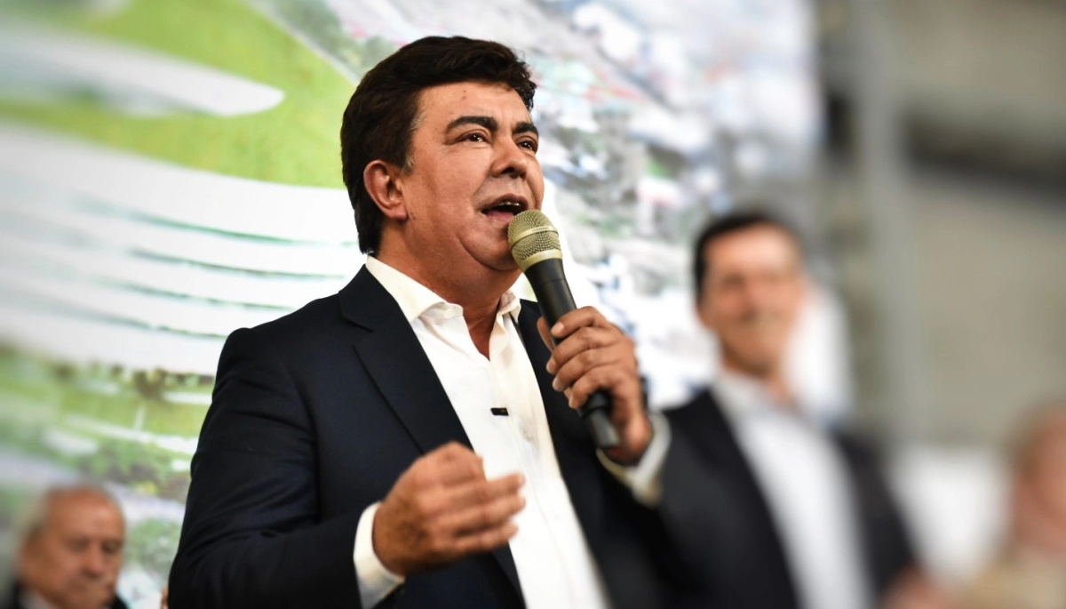 Fernando Espinoza apuntó contra Milei por los vetos: “Es fuerte con los débiles y débil con los fuertes”