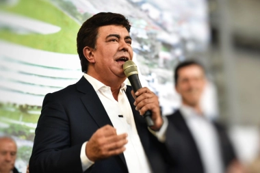 Fernando Espinoza apuntó contra Milei por los vetos: “Es fuerte con los débiles y débil con los fuertes”