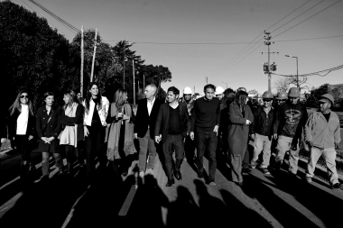 Kicillof se planta ante Milei: prepara la campaña con intendentes para frenar el avance libertario en Provincia