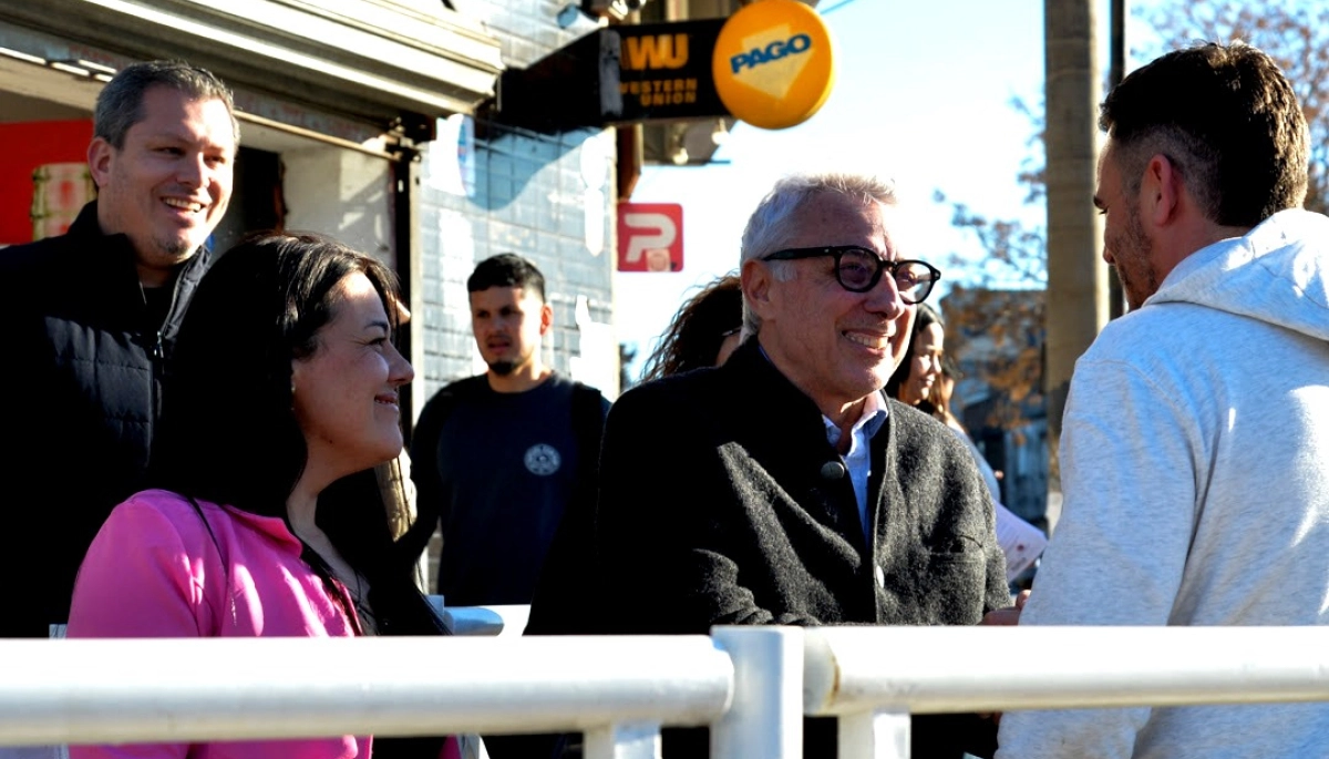 Zamora recorrió Malvinas Argentinas y dialogó con vecinos sobre el futuro de la Provincia