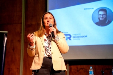 En la Cuarta Sección, Arata pidió frenar la motosierra de Milei y agradeció a Massa por su visita a Junín