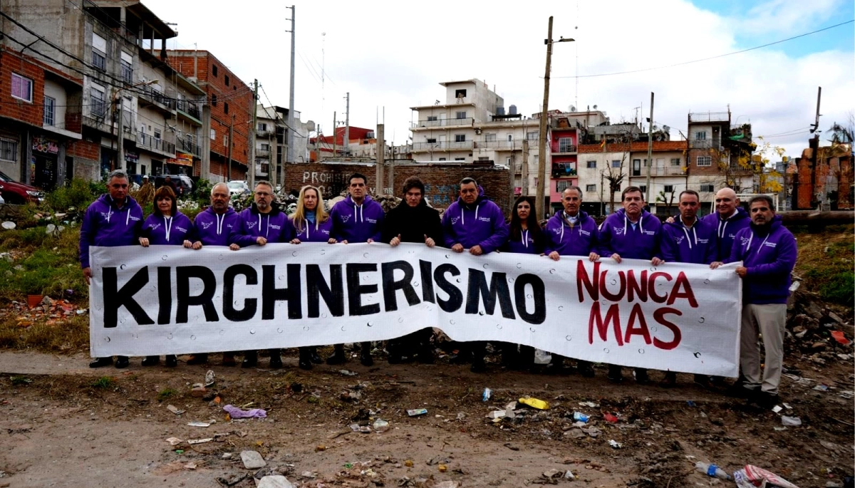 Milei arranca la campaña bonaerense: polémica foto con candidatos en La Matanza