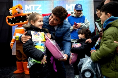 Por el mes de las Infancias, Espinoza entregó más de 100 mil juguetes en La Matanza