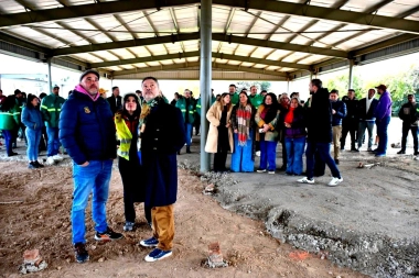 Tradición electoral: Menéndez volvió a presentar la misma obra en Merlo, que lleva 9 años en construcción