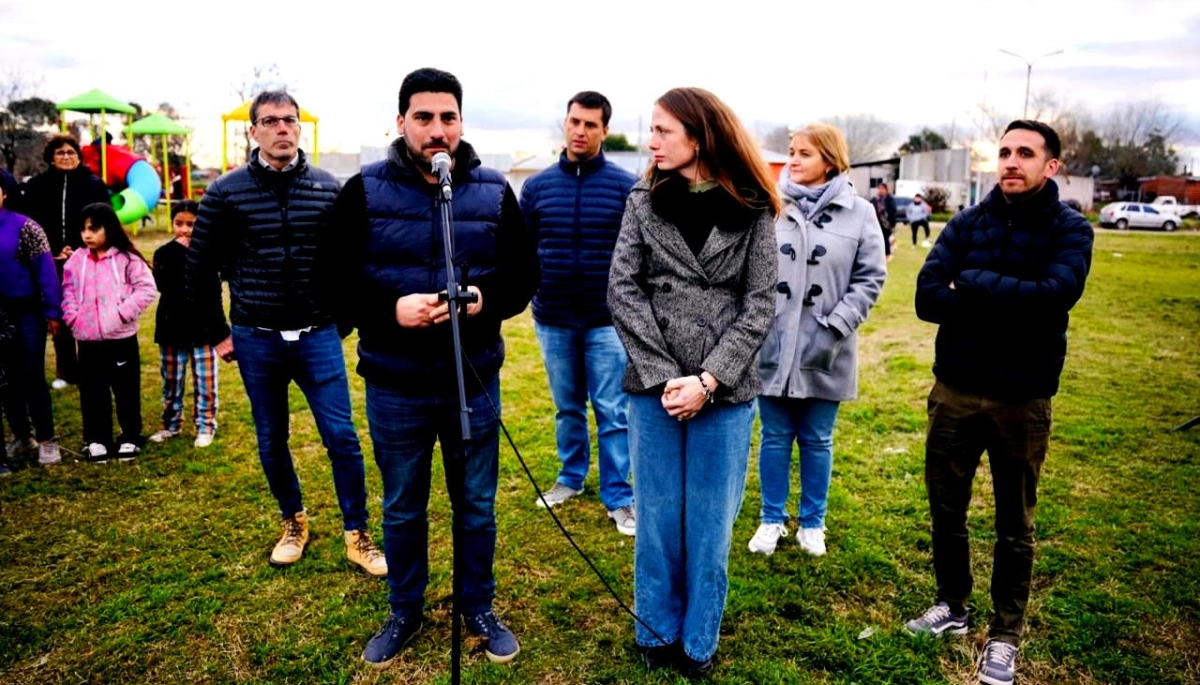 Junto a vecinos y funcionarios, Egüen inauguró la Plaza Islas Malvinas en 25 de Mayo