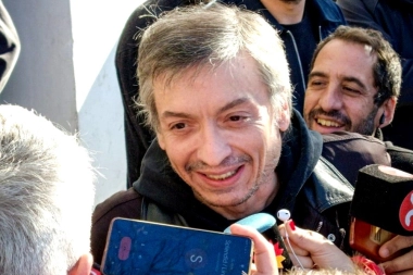 Máximo Kirchner votó en Tolosa y sostuvo: "La sociedad va a validar o no, una forma de conducir el país"