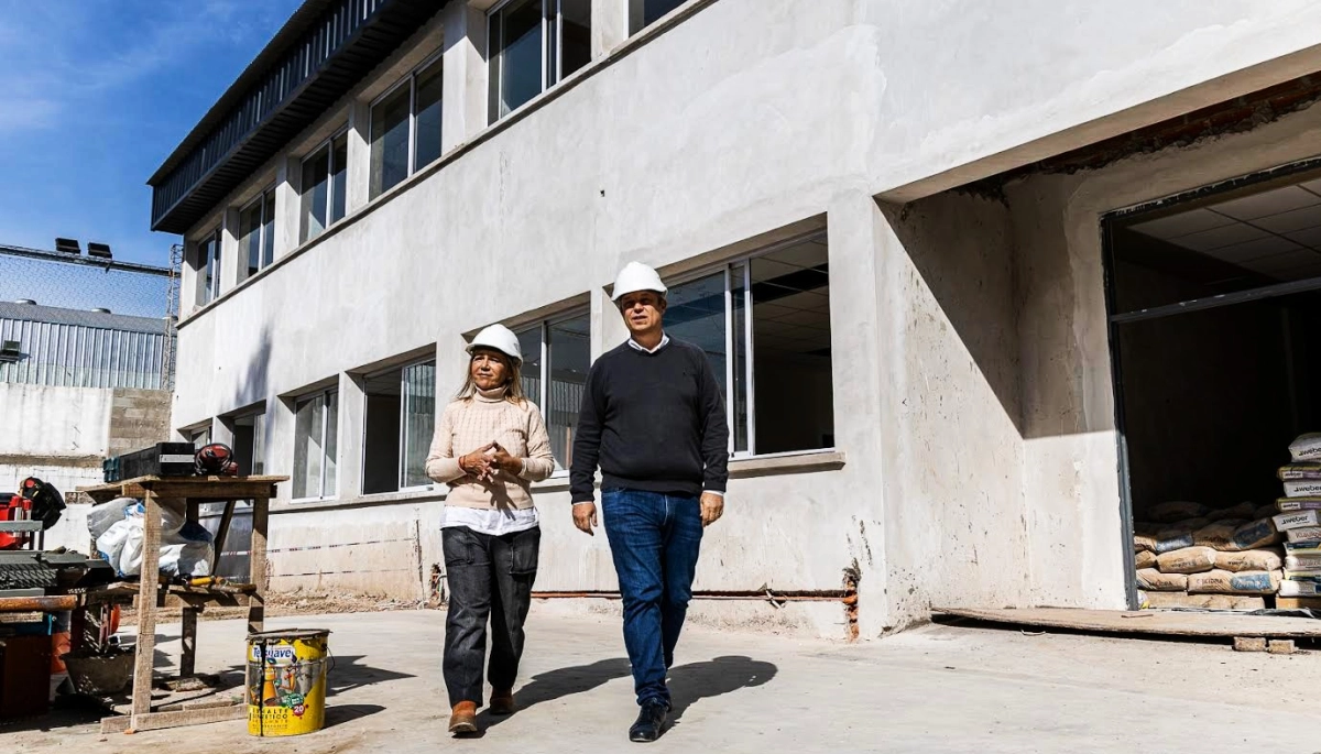 Educación en Almirante Brown: Cascallares y Eichel recorrieron obras de escuelas secundarias en Longchamps