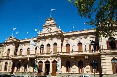 Britos anunció una suba salarial del 10,25% en dos tramos para municipales de Chivilcoy