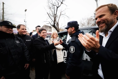 Desde Ezeiza, Kicillof apuntó contra la alianza LLA-PRO: “Ya nadie duda de que la motosierra no era para la casta”