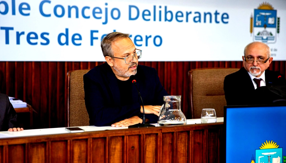 Denuncian que Valenzuela usó millones del municipio de Tres de Febrero para tapar sus escándalos