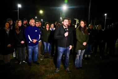 Egüen inauguró la iluminación del mapa y el acceso por la Ruta Nº51 en 25 de Mayo