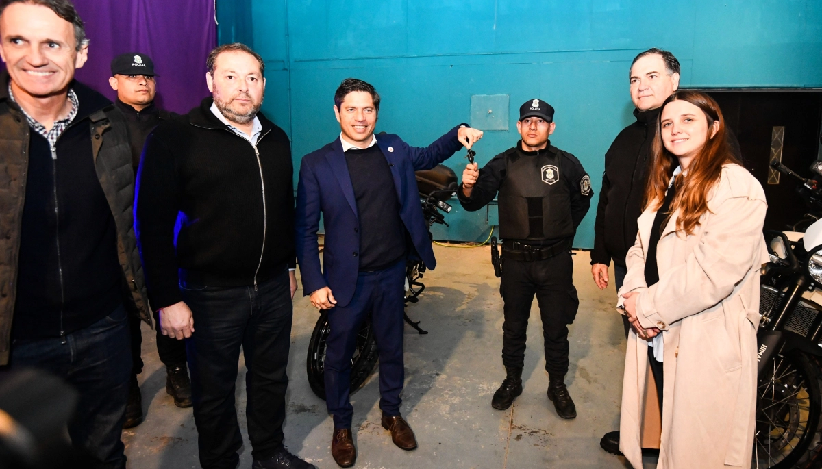 Kicillof se reunió con Méndez y entregó móviles policiales para fortalecer la seguridad de San Miguel
