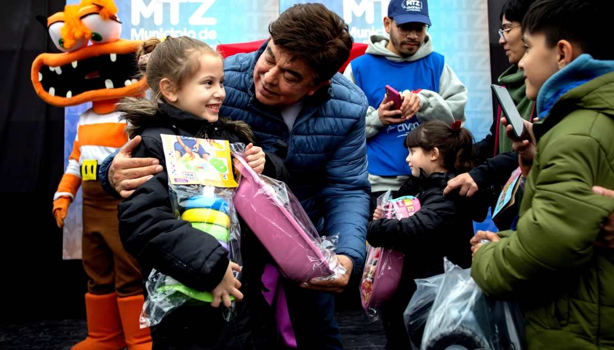 Por el mes de las Infancias, Espinoza entregó más de 100 mil juguetes en La Matanza