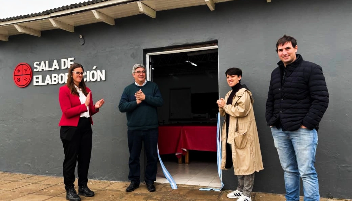 Lucía Gómez y Javier Rodríguez inauguraron una sala de elaboración de alimentos en Chaves